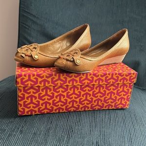 Tory Burch - Amanda open toe demi wedge - Tan tumbled leather